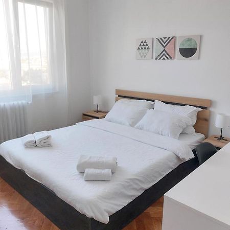 Eli'S Apartments -Ultracentral Near Palas ยาช ภายนอก รูปภาพ